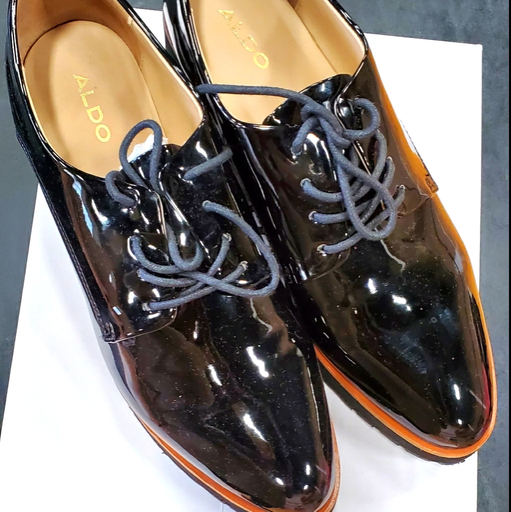 Platform pointy toe Black Patent Oxford